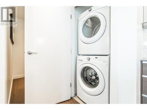 4102 4670 Assembly Way, Burnaby, BC - Indoor Photo Showing Laundry Room