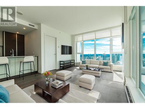 4102 4670 Assembly Way, Burnaby, BC - Indoor Photo Showing Living Room