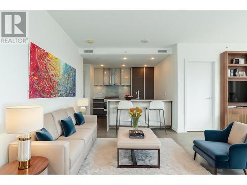 4102 4670 Assembly Way, Burnaby, BC - Indoor Photo Showing Living Room