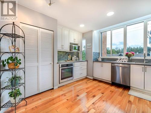 838 W 7Th Avenue, Vancouver, BC - Indoor Photo Showing Kitchen