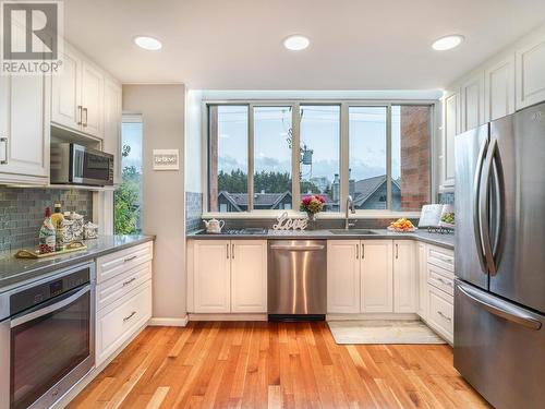 838 W 7Th Avenue, Vancouver, BC - Indoor Photo Showing Kitchen With Upgraded Kitchen