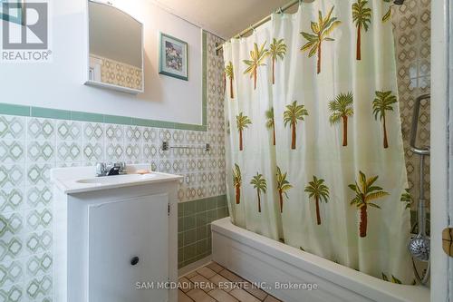 25 Sylvan Avenue, Toronto, ON - Indoor Photo Showing Bathroom