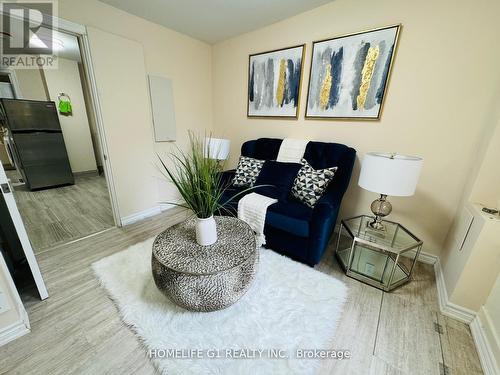 23 Myrtle Avenue, Toronto, ON - Indoor