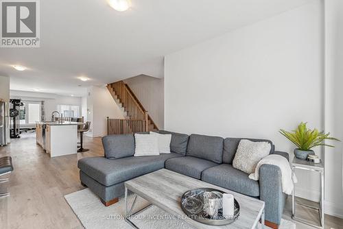 1495 Purchase Place, Innisfil (Lefroy), ON - Indoor Photo Showing Living Room