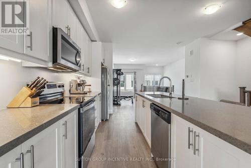 1495 Purchase Place, Innisfil, ON - Indoor Photo Showing Kitchen With Stainless Steel Kitchen With Upgraded Kitchen