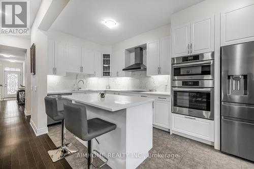 139 Jim Mortson Drive, East Gwillimbury, ON - Indoor Photo Showing Kitchen With Stainless Steel Kitchen With Upgraded Kitchen