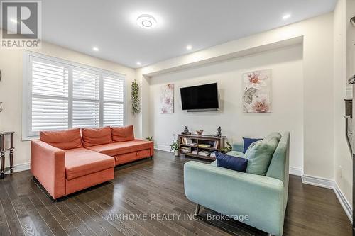 139 Jim Mortson Drive, East Gwillimbury, ON - Indoor Photo Showing Living Room