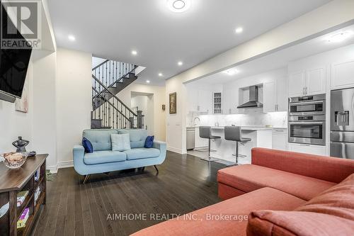 139 Jim Mortson Drive, East Gwillimbury, ON - Indoor Photo Showing Living Room