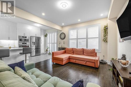 139 Jim Mortson Drive, East Gwillimbury, ON - Indoor Photo Showing Living Room