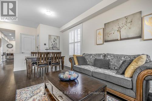 139 Jim Mortson Drive, East Gwillimbury, ON - Indoor Photo Showing Living Room