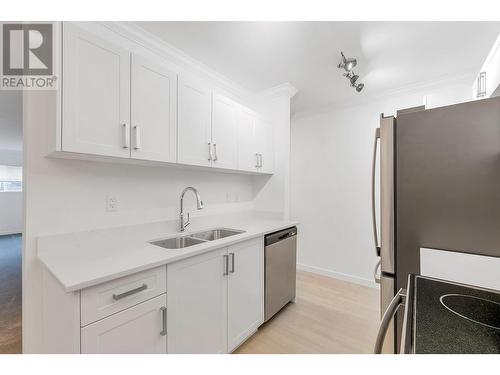 309 2245 Wilson Avenue, Port Coquitlam, BC - Indoor Photo Showing Kitchen With Double Sink