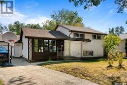 27 Mathieu CRESCENT  Regina, SK S4R 3J1