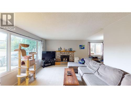 1385 Lewis Drive, Quesnel, BC - Indoor Photo Showing Living Room With Fireplace