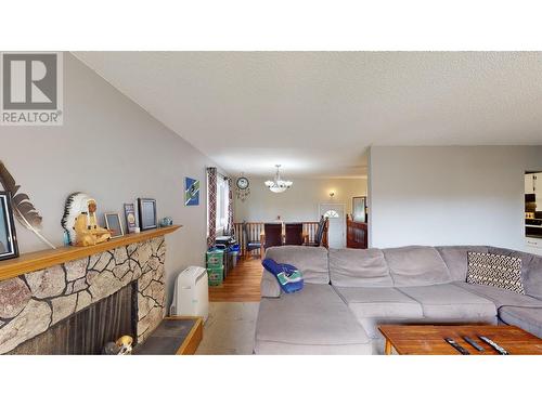 1385 Lewis Drive, Quesnel, BC - Indoor Photo Showing Living Room With Fireplace