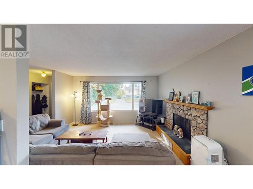 1385 Lewis Drive, Quesnel, BC - Indoor Photo Showing Living Room With Fireplace