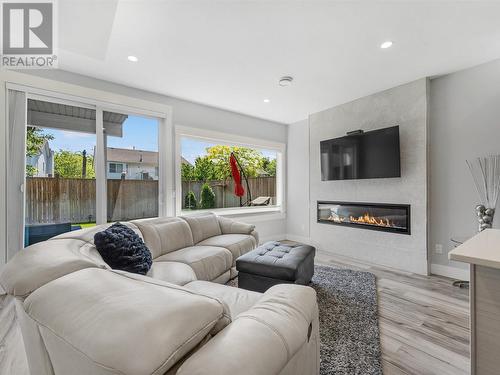 229 Tupman Crescent, Kelowna, BC - Indoor Photo Showing Living Room With Fireplace