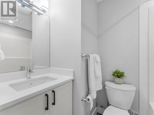 229 Tupman Crescent, Kelowna, BC - Indoor Photo Showing Bathroom