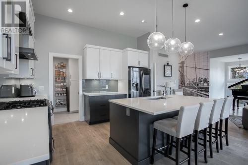 3953 Beachview Drive, West Kelowna, BC - Indoor Photo Showing Kitchen With Upgraded Kitchen