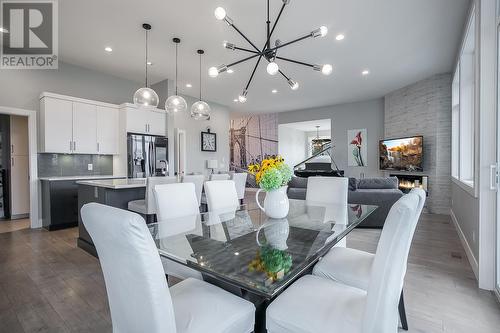 3953 Beachview Drive, West Kelowna, BC - Indoor Photo Showing Dining Room