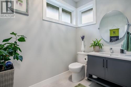 3953 Beachview Drive, West Kelowna, BC - Indoor Photo Showing Bathroom