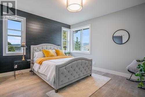 3953 Beachview Drive, West Kelowna, BC - Indoor Photo Showing Bedroom