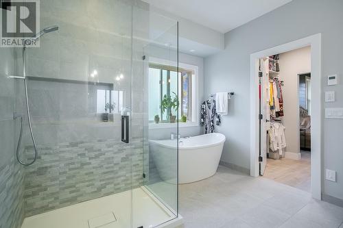 3953 Beachview Drive, West Kelowna, BC - Indoor Photo Showing Bathroom