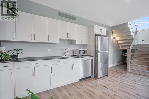 3953 Beachview Drive, West Kelowna, BC - Indoor Photo Showing Kitchen