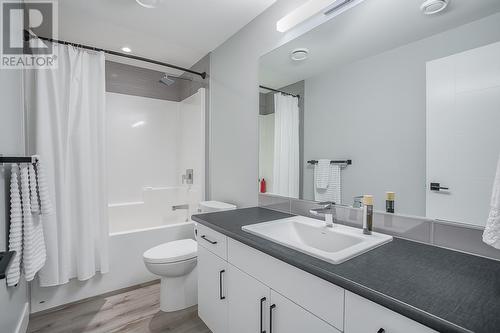 3953 Beachview Drive, West Kelowna, BC - Indoor Photo Showing Bathroom