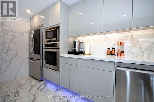 302 - 100 Canyon Avenue, Toronto, ON - Indoor Photo Showing Kitchen With Upgraded Kitchen