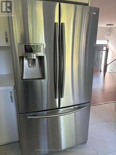 Main - 8 Lochinvar Crescent, Toronto (Parkwoods-Donalda), ON - Indoor Photo Showing Kitchen