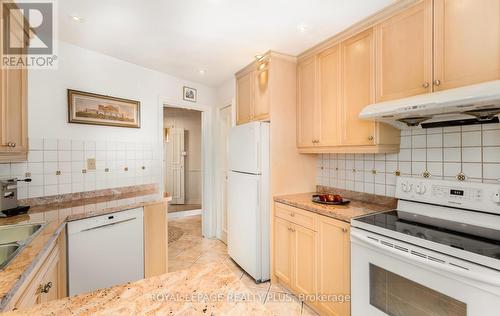 Ph5 - 3650 Kaneff Crescent, Mississauga (Mississauga Valleys), ON - Indoor Photo Showing Kitchen