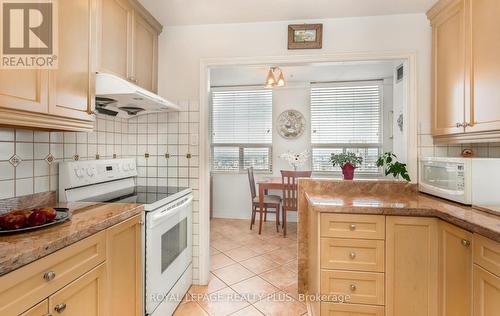 Ph5 - 3650 Kaneff Crescent, Mississauga (Mississauga Valleys), ON - Indoor Photo Showing Kitchen