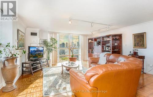 Ph5 - 3650 Kaneff Crescent, Mississauga, ON - Indoor Photo Showing Living Room