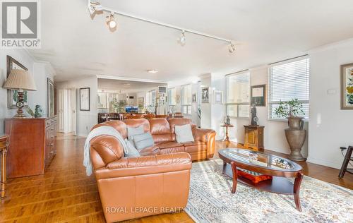 Ph5 - 3650 Kaneff Crescent, Mississauga (Mississauga Valleys), ON - Indoor Photo Showing Living Room