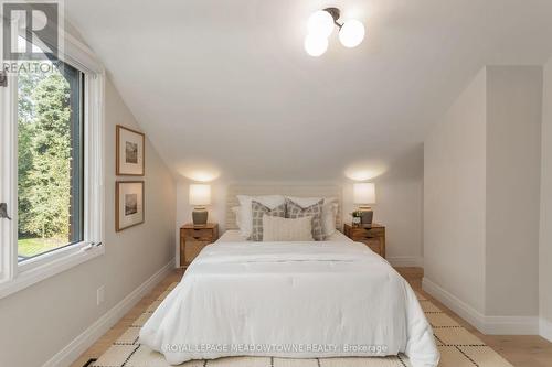 212 Ascot Place, Burlington (Lasalle), ON - Indoor Photo Showing Bedroom