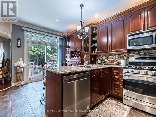 5224 Churchill Meadows Boulevard, Mississauga (Churchill Meadows), ON - Indoor Photo Showing Kitchen With Upgraded Kitchen