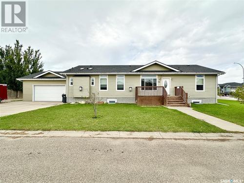 796 Johnston Drive, Weyburn, SK - Outdoor