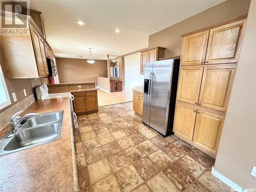 796 Johnston Drive, Weyburn, SK - Indoor Photo Showing Kitchen With Double Sink