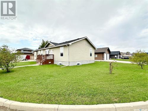 796 Johnston Drive, Weyburn, SK - Outdoor