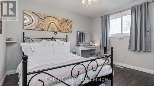 26 Pauline Crescent, London, ON - Indoor Photo Showing Bedroom