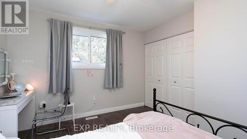 26 Pauline Crescent, London, ON - Indoor Photo Showing Bedroom