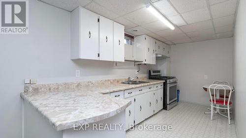 26 Pauline Crescent, London, ON - Indoor Photo Showing Kitchen With Double Sink