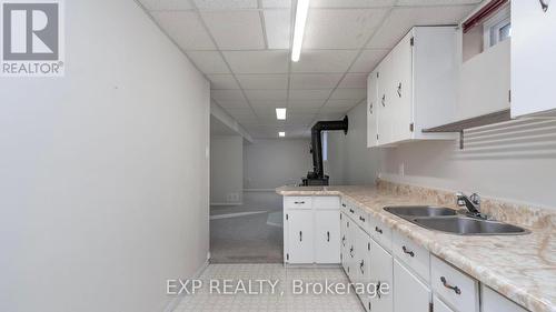 26 Pauline Crescent, London, ON - Indoor Photo Showing Kitchen With Double Sink