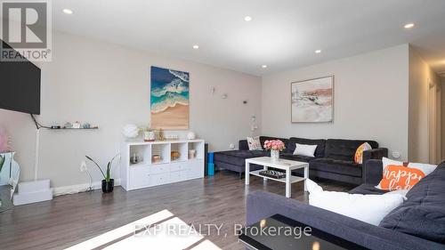 26 Pauline Crescent, London, ON - Indoor Photo Showing Living Room