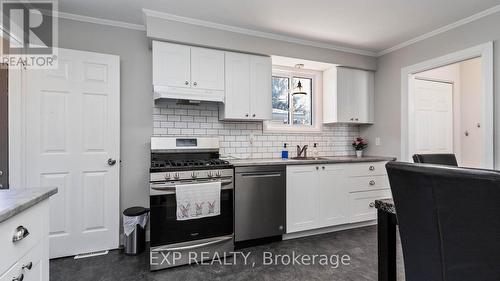 26 Pauline Crescent, London, ON - Indoor Photo Showing Kitchen