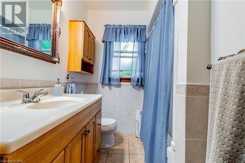 281 Lake Street, St. Catharines, ON - Indoor Photo Showing Bathroom