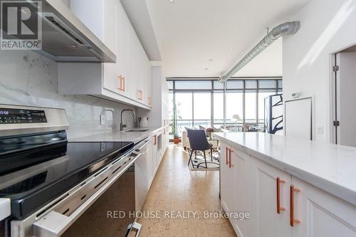 Ph3204 - 33 Mill Street, Toronto (Waterfront Communities), ON - Indoor Photo Showing Kitchen With Upgraded Kitchen