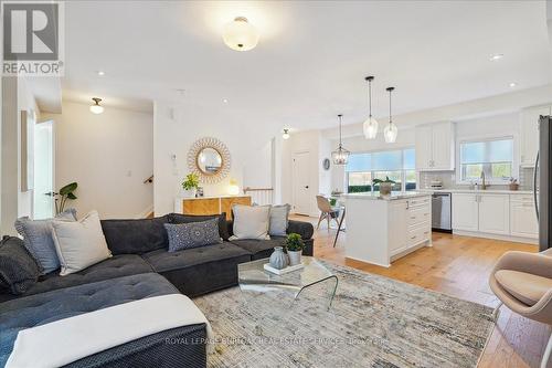 3 - 2071 Ghent Avenue, Burlington, ON - Indoor Photo Showing Living Room