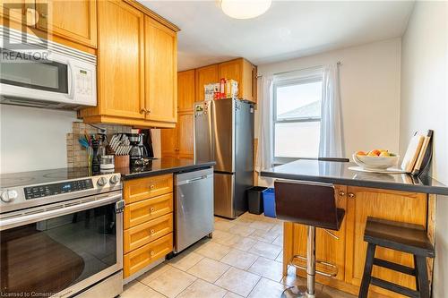 239 East 22Nd Street, Hamilton, ON - Indoor Photo Showing Kitchen