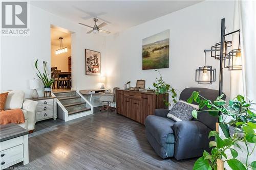 Unit 2 living room - 239 East 22Nd Street, Hamilton, ON - Indoor Photo Showing Living Room